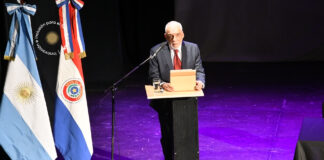 La UNNE le otorgó el título de Doctor Honoris Causa al promotor cultural paraguayo Ticio Escobar