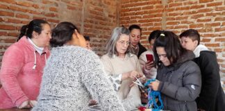 Extensión Universitaria En un barrio de Corrientes, extensionistas capacitaron en oficios tradicionales