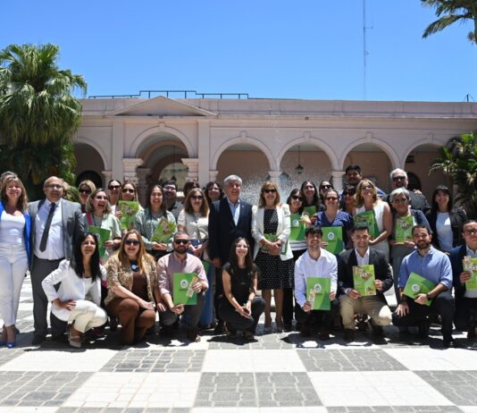 La UNNE presentó un manual escolar que renueva la forma de enseñar la historia de Corrientes en el siglo XX