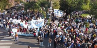 MARCHA FEDERAL “La Universidad se sostiene en las aulas y en las calles” destacaron autoridades, docentes y trabajadores de la UNNE