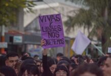 “Quieren instalar el debate sobre denuncias falsas, cuando las mujeres no se animan a denunciar, entre otras causas, por la revictimización” Marcha Ni Una Menos 3J 2026 Resistencia. (Foto. Jere Giordano)
