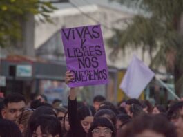 “Quieren instalar el debate sobre denuncias falsas, cuando las mujeres no se animan a denunciar, entre otras causas, por la revictimización” Marcha Ni Una Menos 3J 2026 Resistencia. (Foto. Jere Giordano)