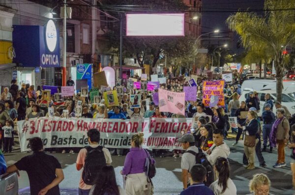 La marcha del 3 de junio de 2026 en la Argentina, a 11 años de la primera movilización bajo la consigna Ni Una Menos, denunció también la situación económica del país y las desigualdades estructurales que inciden en la realidad de mujeres y disidencias. (Foto: Jere Giordano)