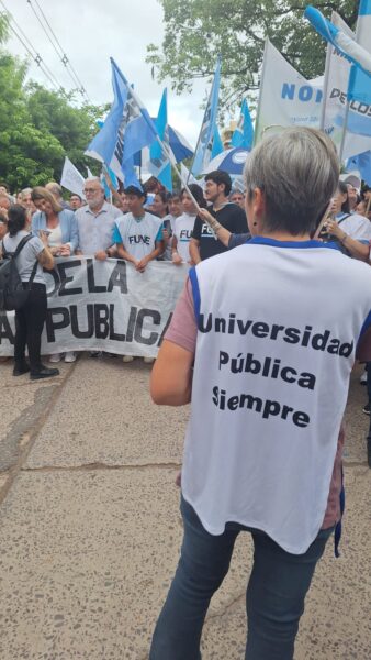 Como en abril pasado, la titular de ADIUNNE coordinó las columnas de manifestantes en Resistencia, en la marcha universitaria que unió a Chaco y Corrientes en defensa de la educación pública y en contra del desfinanciamiento universitario.