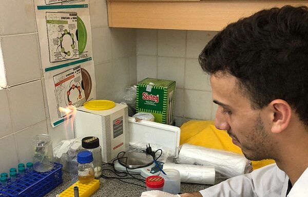 CIENCIA UNIVERSITARIA Estudiante de Medicina UNNE indaga presencia de Legionella en tanques de agua domiciliaria