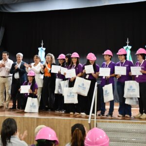 Más de 70 mujeres egresadas de los cursos de oficios UNNE 2025