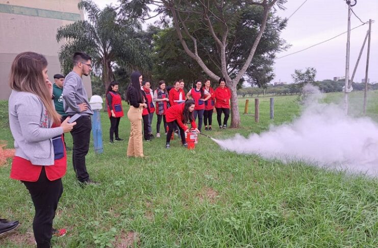 Promueven ambiente seguro en Jardín de Infantes con la capacitación en manejo de extintores