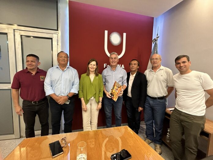 Ministro en Facena 1