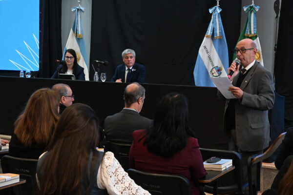 El decano de la Facultad de Medicina, Jorge Daniel Scheinkman, propuso al doctor Omar Larroza para continuar al frente de la UNNE durante el período 2026-2030.