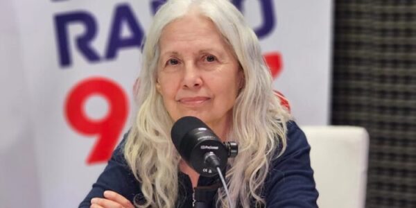 Mónica Bouyssede, es madre de Alfredo Marcenac, un joven asesinado en 2006 por otro que que portaba legalmente un arma y disparó a mansalva en plena vía pública. También licenciada en Sociología y activista “por el desarme” en Argentina. 