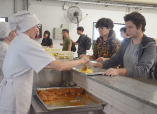 MENÚ SUPERVISADO POR NUTRICIONISTAS Desde el 10 de marzo funcionan los Comedores de la UNNE