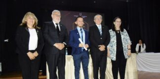 La Facultad de Ingeniería entregó diplomas a los graduados como ingenieros, licenciados y técnicos