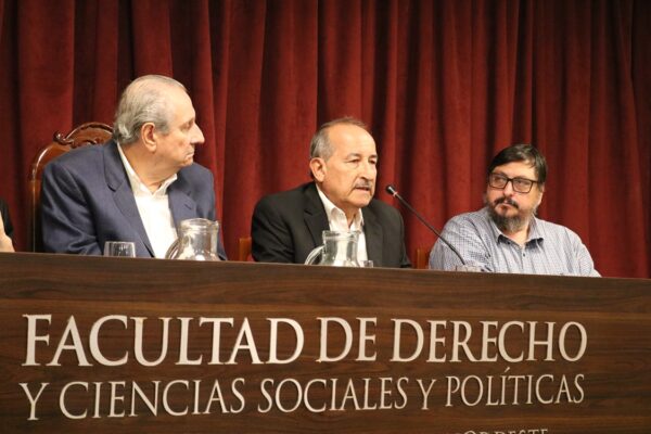 El abogado Pablo Busemi fue uno de los oradores en el Primer conversatorio sobre los Juicios de Lesa Humanidad en Corrientes a 50 años del Golpe que se realizó días atrás en la Facultad de Derecho de la UNNE.