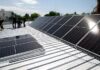 Becario evalúa costos y ventajas de incorporar paneles solares en el diseño edificios en torre