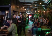 AUSPICIADO POR LA UNNE En bares de Corrientes y Resistencia, investigadores compartieron experiencias de hacer ciencia desde la región