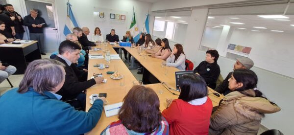 La sesión del Consejo Directivo de FADyCC, la primera presidida por el nuevo decano, arquitecto Gabriel Romero, se realizó en la sede de la Unidad Académica ubicada en Av. Castelli al 1300 de Resistencia. 