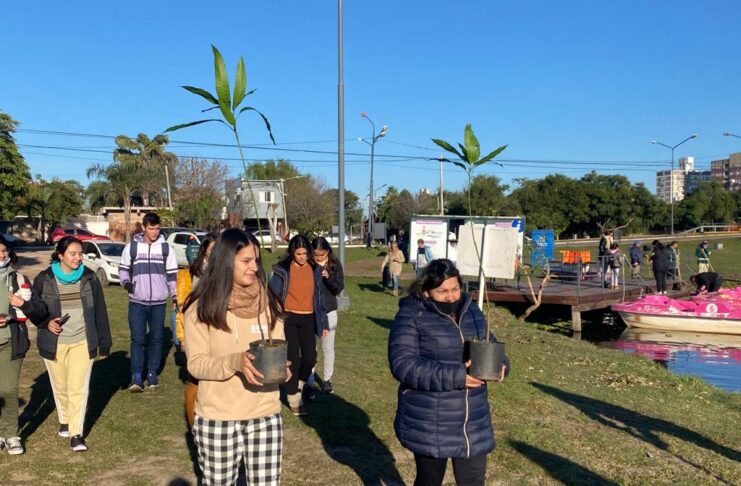Sumar árboles a la ciudad, una propuesta para seguir promoviendo la Educación Ambiental desde la UNNE
