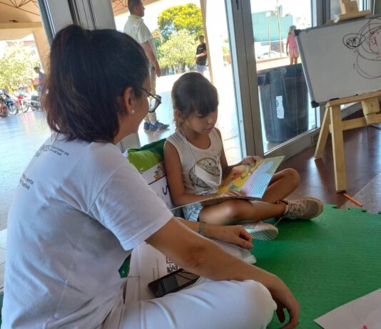 Cecilia Silvero Saiach, la “profe” que acercó lectura a la sala de espera del Pediátrico y fue distinguida por la UNNE