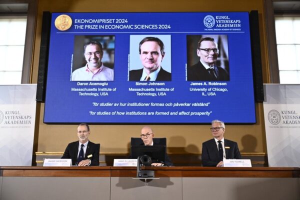 El pasado 14 de octubre, la Academia Sueca otorgó el Premio Nobel de Economía. En esta oportunidad los galardonados fueron Daron Acemoglu, Simon Johnson y James A. Robinson, por sus obras sobre instituciones y desarrollo en perspectiva comparada. 