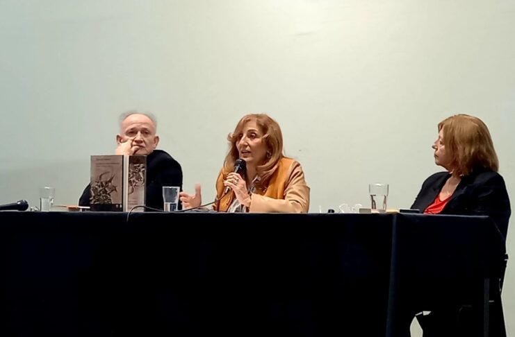 Se presentó “Tácticas de la ensoñación”, el libro que reúne los aprendizajes y reflexiones de Alfredo Veiravé con la poesía La rectora de la UNNE, Delfina Veiravé, hija del homenajeado poeta, encabezó el acto de presentación que tuvo lugar en el CCN.