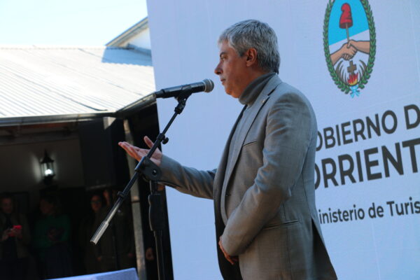 En su discurso, el rector Larroza resaltó el valor de la universidad pública para el desarrollo productivo de las comunidades y la atención y soluciones a necesidades.