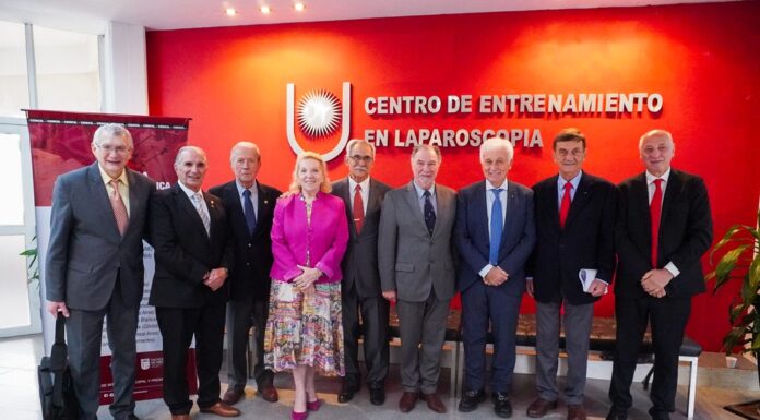 Pioneros de la cirugía laparoscópica argentina se reunieron en la Facultad de Medicina de la UNNE