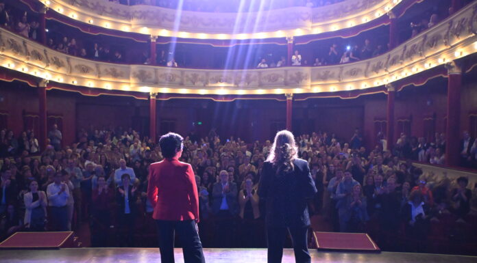 Un teatro de pie ovacionó con sapucay y aplausos el estreno de “Regreso a Caá Catí”, la historia viva de Las Hermanas Vera
