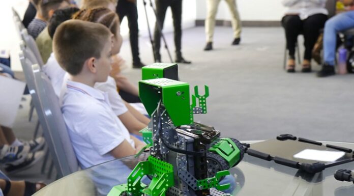 Más de 20 niños y niñas del taller de robótica de la UNNE participarán del Maker-Rech 2026