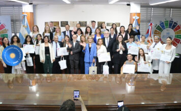 La UNNE distinguió a docentes correntinas con el Premio a la Alfabetización