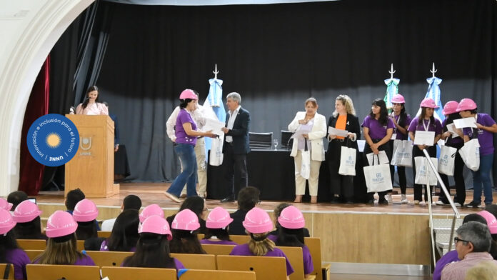 UNNE y Vamos a Zoomar: egresadas de los cursos de oficios recibieron sus diplomas