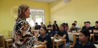 La UNNE brindó un taller de oratoria en la EET Nº 12 de Castelli con el programa Sigamos Estudiando