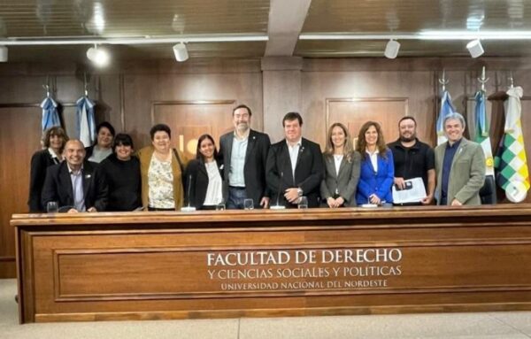 Jornada Estrategia UNNE Basura Cero con representantes del Consejo Consultivo Asesor del Ambiente, en el Auditorio de la Facultad de Derecho.