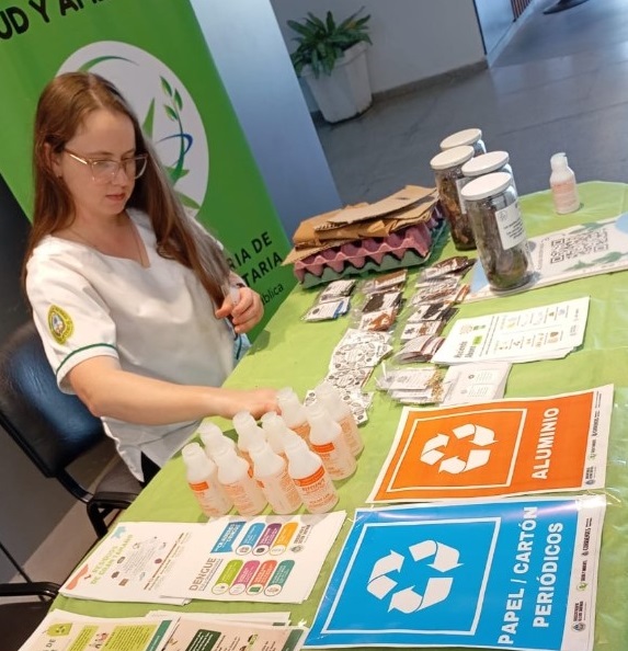 Semana Verde UNNE 2025 UM Stand informativo sobre “Salud y Ambiente”, en colaboración con el Gobierno de la Provincia de Corrientes.