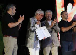 VELADA INOLVIDABLE EN CORRIENTES Chamamé, multitud y emoción: la UNNE distinguió a Teresa Parodi como Doctora Honoris Causa