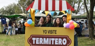 HOMENAJE Y SUELTA DE GLOBOS Más de 70 registrados en la Primera Feria de Emprendedores Universitarios