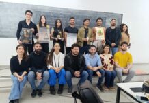CULTURA Y EXTENSIÓN Feria Puro Diseño Raíces: la UNNE dice presente en la edición Chaco Proyectos seleccionados para ser parte de los premios Puro Diseño Raíces Chaco 2025. Los estudiantes junto a sus proyectos, docentes y equipo organizador de la Feria en la UNNE al momento de la selección.
