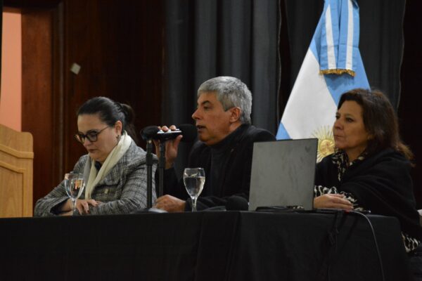 El rector de la UNNE, Omar Larroza agradeció a la especialista y miembro de la Coneau, Mónica Marquina; así como a los miembros de la comunidad UNNE que participaron activamente de sus charlas.