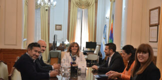 ARTISTAS NACIONALES INTERPRETAN EL MEDIOAMBIENTE DE CHACO Y CORRIENTES Premio UNNE “Reflexiones sobre el Paisaje”: en reunión de autoridades se oficializaron los nombres de artistas seleccionados