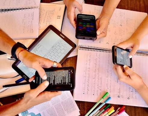 Rendimiento educativo: “Los chicos tienen que usar el cerebro en vez de delegar todo a la inteligencia artificial o a los dispositivos”