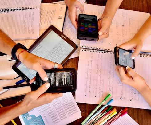 Rendimiento educativo: “Los chicos tienen que usar el cerebro en vez de delegar todo a la inteligencia artificial o a los dispositivos”