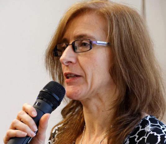 “El periodismo científico no es sólo rescatar logros, sino también señalar en qué condiciones se produce ciencia”