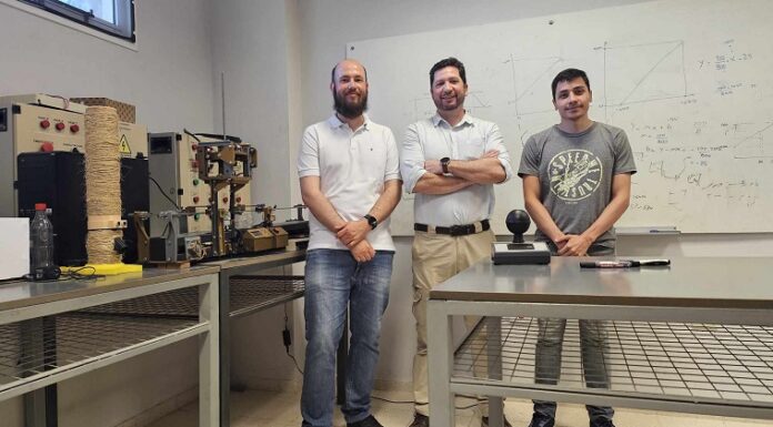 NUEVOS CONOCIMIENTOS Becario desarrolla un medidor de estrés térmico y calidad del aire en ambientes laborales