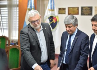 LA UNNE YA CUENTA CON VICERRECTOR Y GABINETE DE GESTIÓN José Leandro Basterra fue elegido vicerrector de la UNNE con el voto unánime de integrantes del Consejo Superior