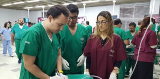 El CENCIL recibirá en Cusco, el Premio a la Excelencia Médica IOCIM Estudiantes del CENCIL en el quirófano de prácticas