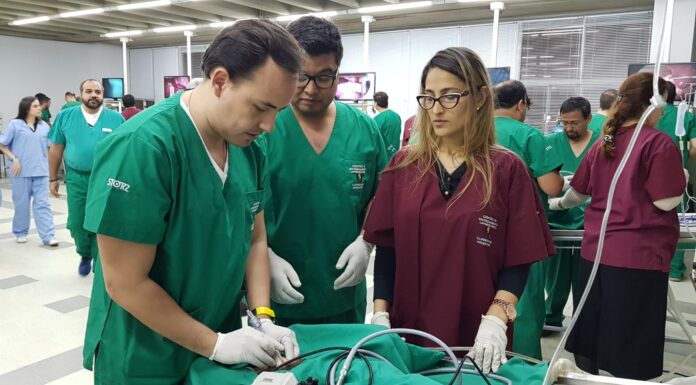 El CENCIL recibirá en Cusco, el Premio a la Excelencia Médica IOCIM Estudiantes del CENCIL en el quirófano de prácticas