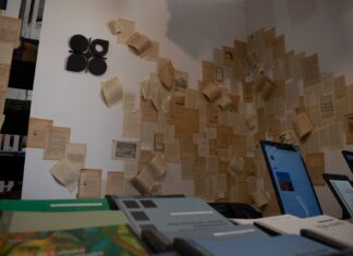 EN EL PREDIO DE LA EX USINA La UNNE sumará libros, propuestas culturales y radio en vivo a la XIII Feria Provincial del Libro de Corrientes El equipo de EUDENE ultima detalles en el stand de la Feria del Libro de Corrientes.