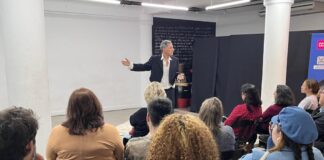 TEATRO EN EL CCU Ciclo de Teatro Mini: Postales de la democracia