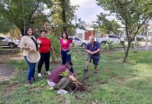 Derecho: plantan árboles en el inicio del ciclo lectivo en la extensión áulica de Castelli