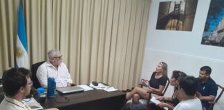 INTEGRACIÓN UNIVERSITARIA Y CAPACITACIÓN COMPLEMENTARIA Escuela de Educación Profesional firma acuerdo con Fundación Emprende Comunidad de Chaco