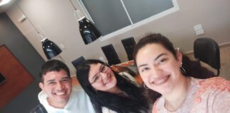 COMUNIDAD Tutores Pares: la iniciativa de la Facultad de Derecho  para que estudiantes sean guías de sus compañeros